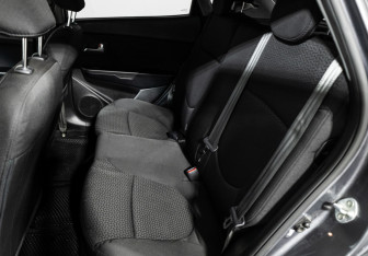 Подержанный автомобиль Kia Rio Hatchback 2016 года (10 фото)