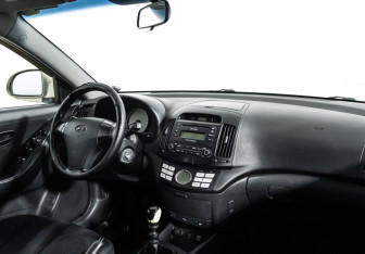 Подержанный автомобиль Hyundai Elantra Sedan 2007 года (9 фото)