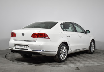 Подержанный автомобиль Volkswagen Passat Sedan 2012 года (5 фото)
