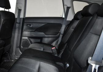 Подержанный автомобиль Mitsubishi Outlander 2014 года (11 фото)