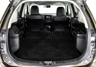 Подержанный автомобиль Mitsubishi Outlander 2016 года (19 фото)