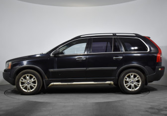 Подержанный автомобиль Volvo XC90 2003 года (8 фото)