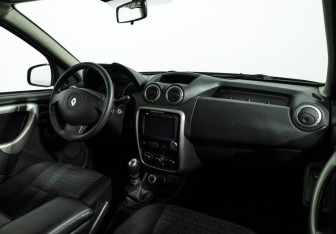 Подержанный автомобиль Renault Duster 2014 года (9 фото)