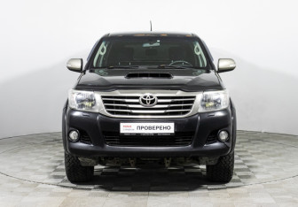 Подержанный автомобиль Toyota Hilux 2014 года (2 фото)