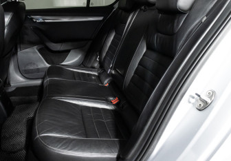 Подержанный автомобиль Skoda Octavia Liftback 2013 года (11 фото)