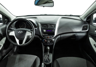 Подержанный автомобиль Hyundai Solaris Hatchback 2012 года (13 фото)