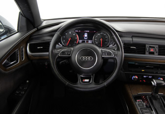 Подержанный автомобиль Audi A7 2012 года (10 фото)