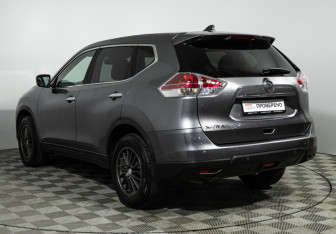Подержанный автомобиль Nissan X-Trail 2017 года (7 фото)