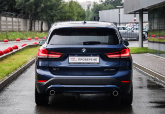 Подержанный автомобиль BMW X1 2021 года (7 фото)
