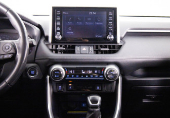 Подержанный автомобиль Toyota RAV4 2020 года (16 фото)