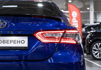 Подержанный автомобиль Toyota Camry Sedan 2021 года (13 фото)