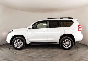 Подержанный автомобиль Toyota Land Cruiser Prado 2016 года (8 фото)
