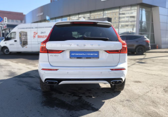 Подержанный автомобиль Volvo XC60 2019 года (4 фото)