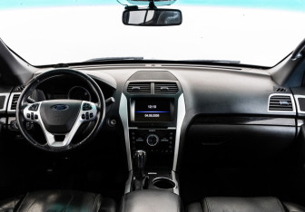 Подержанный автомобиль Ford Explorer 2013 года (10 фото)