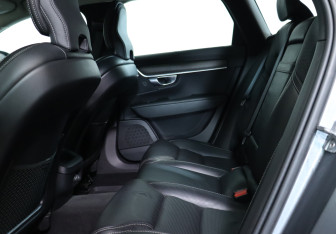 Подержанный автомобиль Volvo V90 Cross Country 2019 года (22 фото)