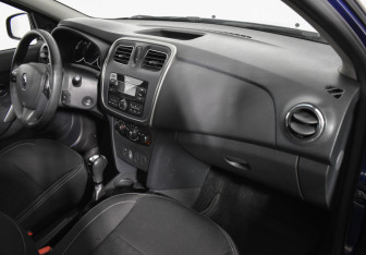 Подержанный автомобиль Renault Logan Sedan 2018 года (12 фото)