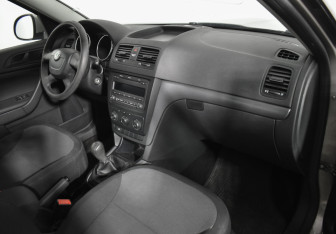 Подержанный автомобиль Skoda Yeti 2012 года (12 фото)