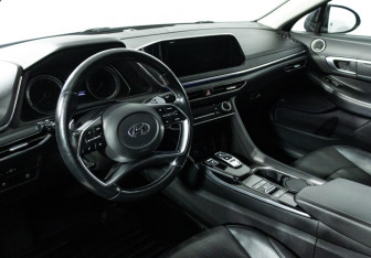 Подержанный автомобиль Hyundai Sonata 2020 года (11 фото)