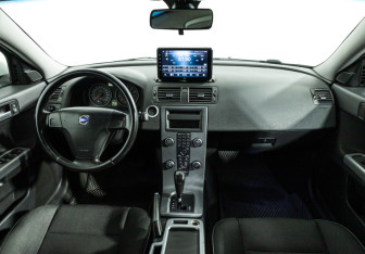 Подержанный автомобиль Volvo S40 2011 года (13 фото)