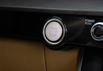 Подержанный автомобиль Kia Carnival 2021 года (18 фото)