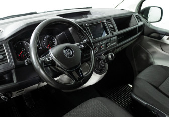 Подержанный автомобиль Volkswagen Caravelle 2015 года (11 фото)