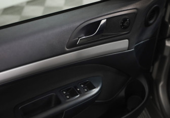 Подержанный автомобиль Skoda Octavia Liftback 2012 года (17 фото)