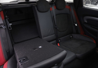 Подержанный автомобиль MINI Clubman Wagon 2018 года (31 фото)