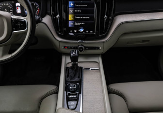 Подержанный автомобиль Volvo XC60 2021 года (15 фото)