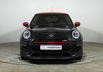 Подержанный автомобиль MINI Hatch 2020 года (2 фото)