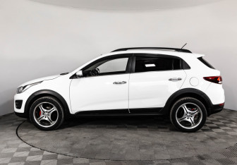 Подержанный автомобиль Kia Rio Hatchback 2018 года (8 фото)