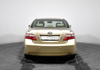 Подержанный автомобиль Toyota Camry Sedan 2007 года (6 фото)
