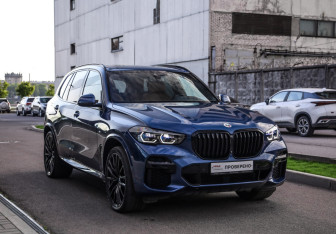 Подержанный автомобиль BMW X5 2023 года (6 фото)