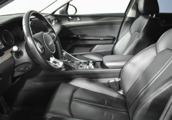 Подержанный автомобиль Kia K5 2022 года (10 фото)