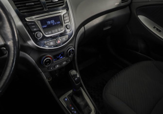 Подержанный автомобиль Hyundai Solaris Sedan 2015 года (17 фото)