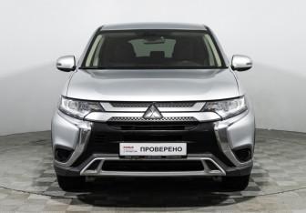Подержанный автомобиль Mitsubishi Outlander 2019 года (2 фото)