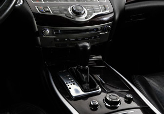 Подержанный автомобиль Infiniti M Sedan 2012 года (14 фото)