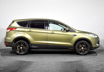 Подержанный автомобиль Ford Kuga 2014 года (4 фото)