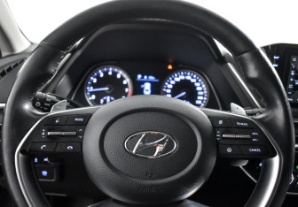 Подержанный автомобиль Hyundai Sonata 2021 года (18 фото)