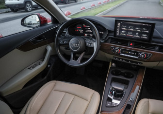 Подержанный автомобиль Audi A4 Sedan 2020 года (11 фото)