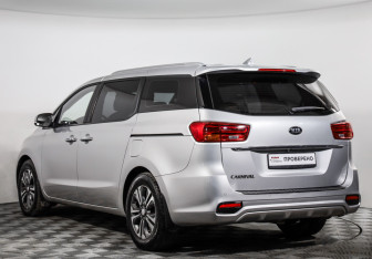 Подержанный автомобиль Kia Carnival 2018 года (7 фото)