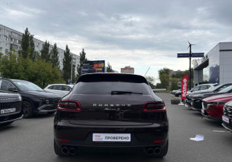 Подержанный автомобиль Porsche Macan 2016 года (6 фото)