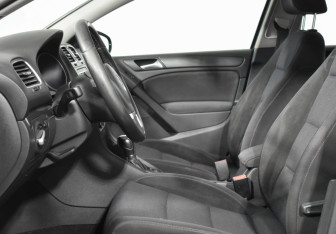 Подержанный автомобиль Volkswagen Golf Hatchback 2011 года (10 фото)
