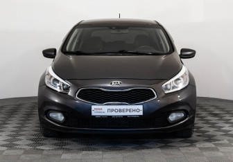 Подержанный автомобиль Kia Ceed Hatchback 2015 года (2 фото)