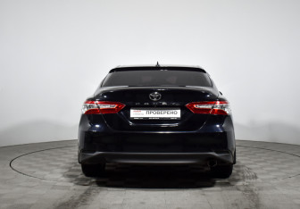 Подержанный автомобиль Toyota Camry Sedan 2018 года (6 фото)