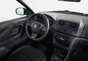 Подержанный автомобиль Skoda Fabia Hatchback 2013 года (9 фото)