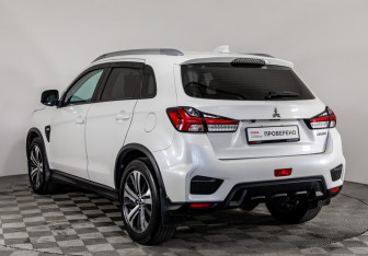Подержанный автомобиль Mitsubishi ASX 2022 года (7 фото)