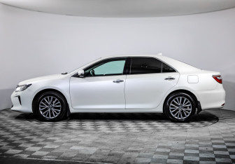 Подержанный автомобиль Toyota Camry Sedan 2017 года (8 фото)