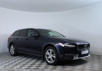 Подержанный автомобиль Volvo V90 Cross Country 2017 года (3 фото)
