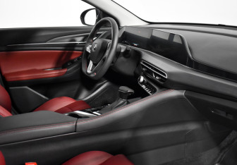 Подержанный автомобиль Changan Eado Plus 2023 года (14 фото)