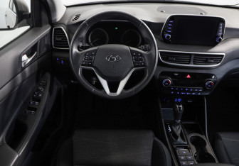 Подержанный автомобиль Hyundai Tucson 2019 года (10 фото)